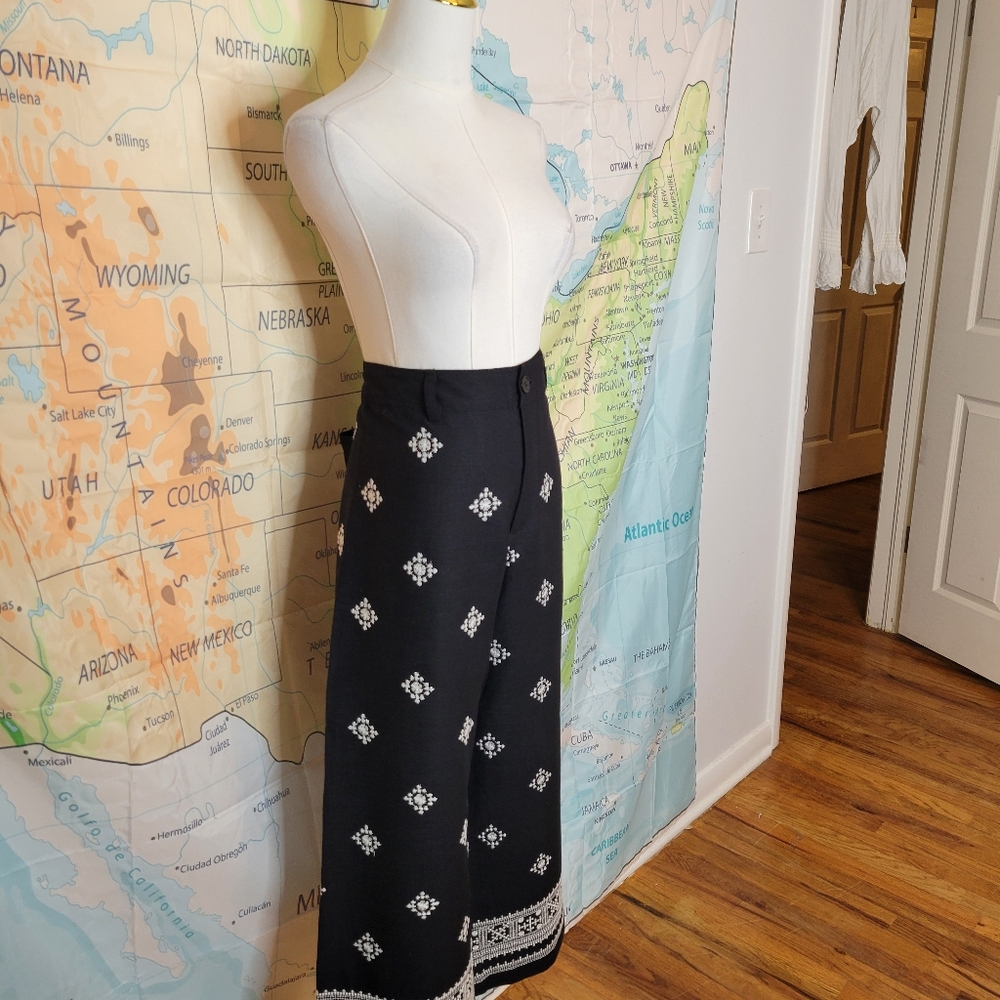 Elie Tahari Black Pants With Cream Embroidery And Back Pockets Size 10 - Picture 4 of 16
